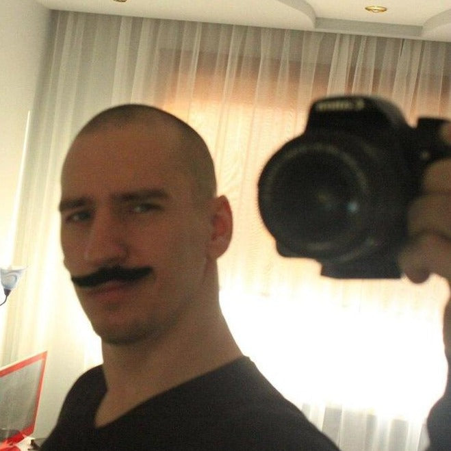 Moustache Drôle